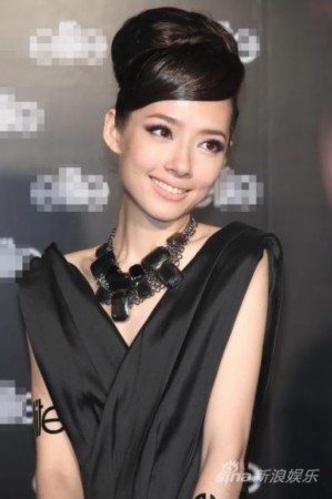 中文字幕熟女自拍真实记录，优雅气质展现，成熟魅力无限诱惑