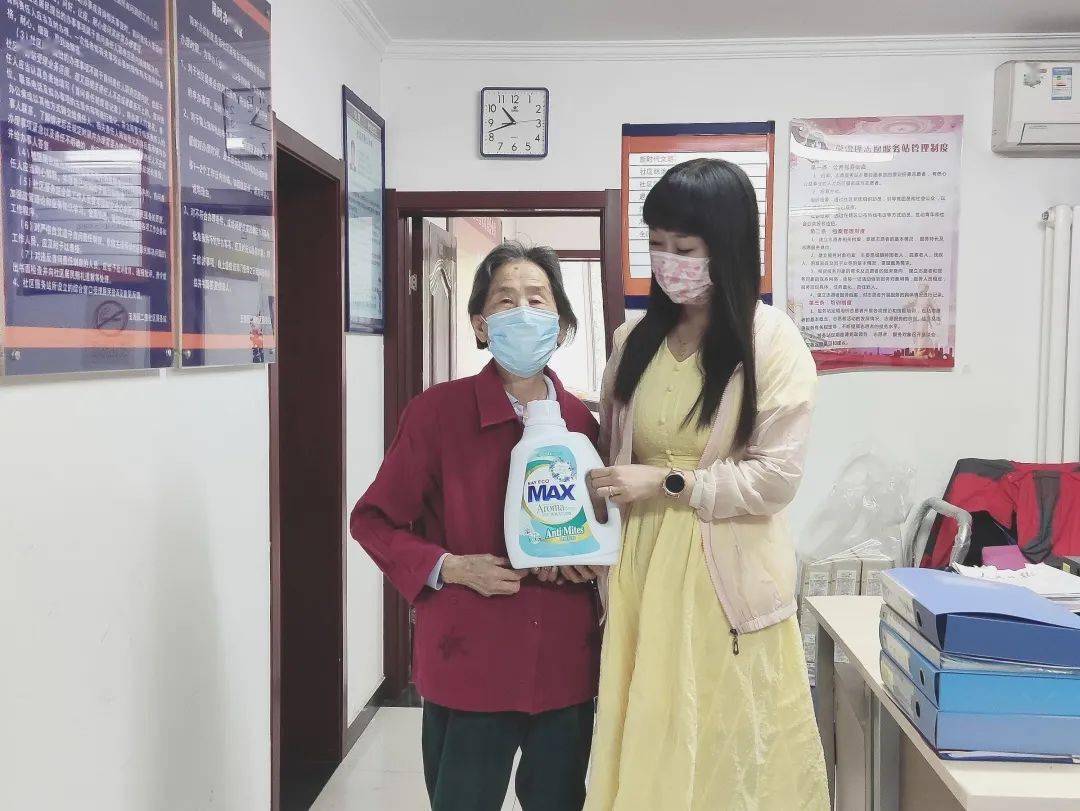 李丽莎裸体一区二区写真曝光，引发热议，网友纷纷点赞收藏