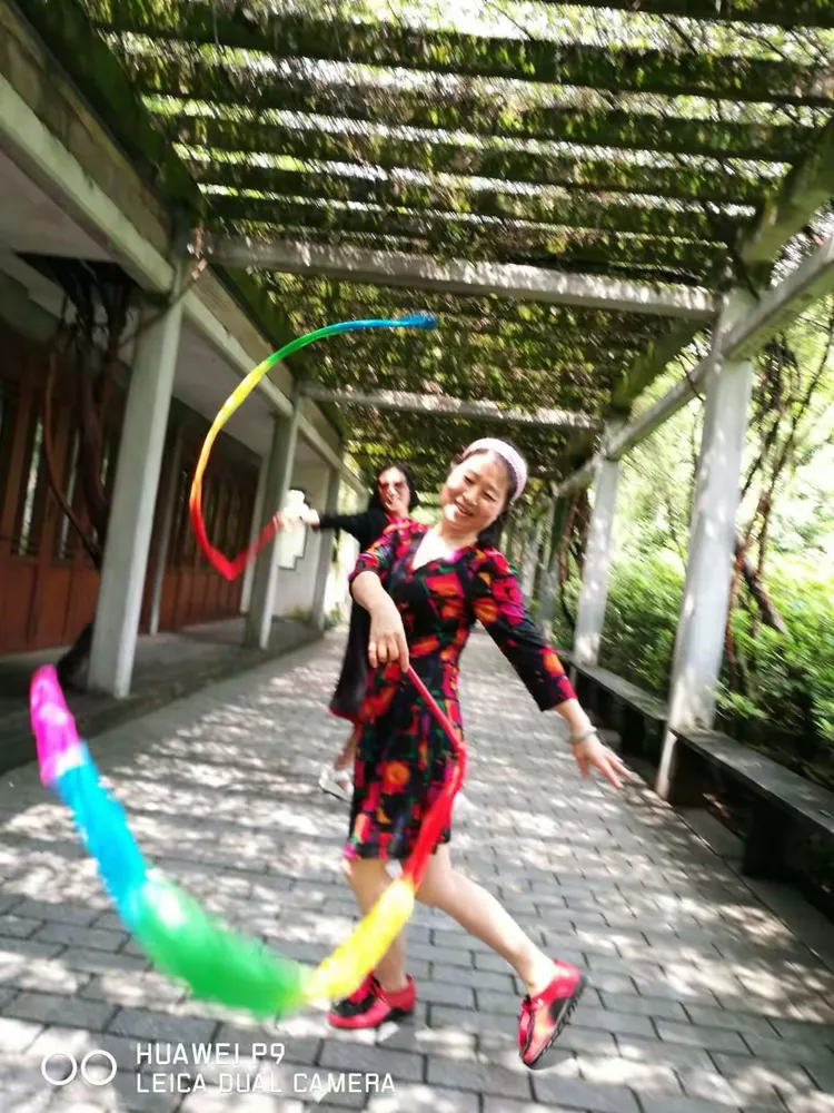 免费国产老头老太视频浜精彩瞬间，温馨晚年生活，尽在欢乐时光