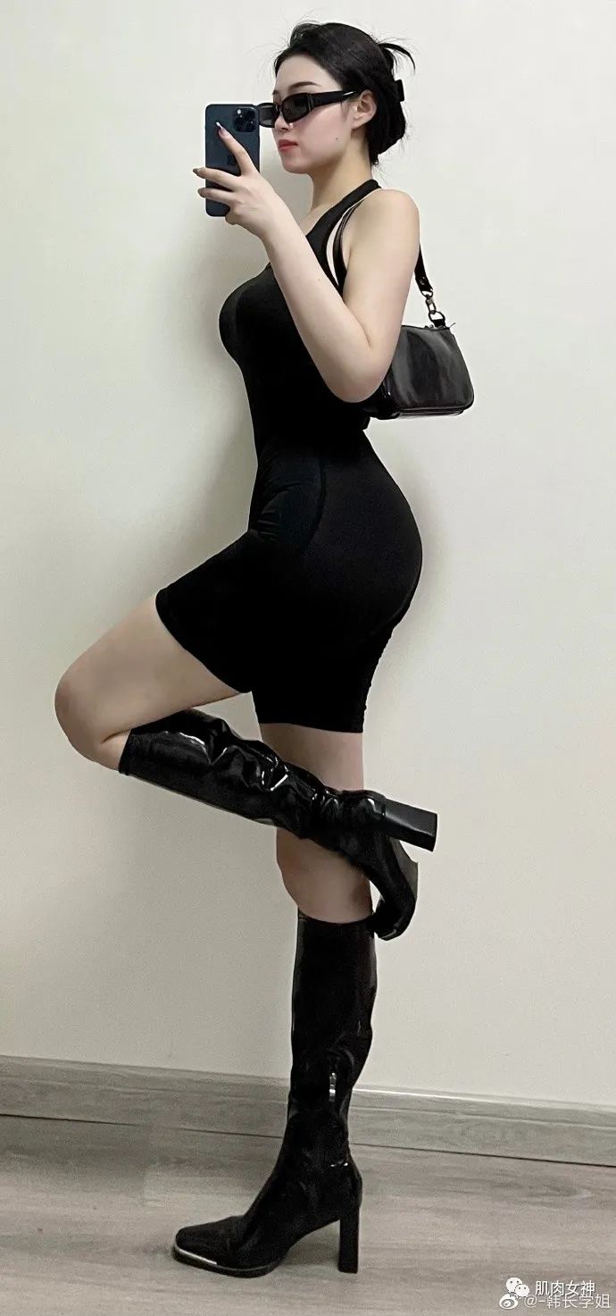 狂躁欧美肥臀大BBBB震撼视觉，极致曲线引爆热点，性感身材让人过目难忘
