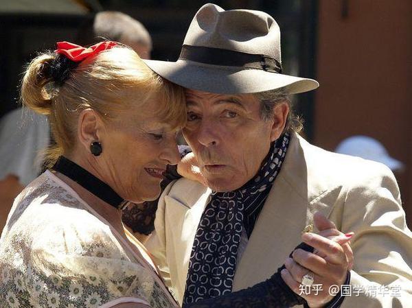 70岁老太婆在做爰HD的晚年生活故事，感动无数人，温暖又真实