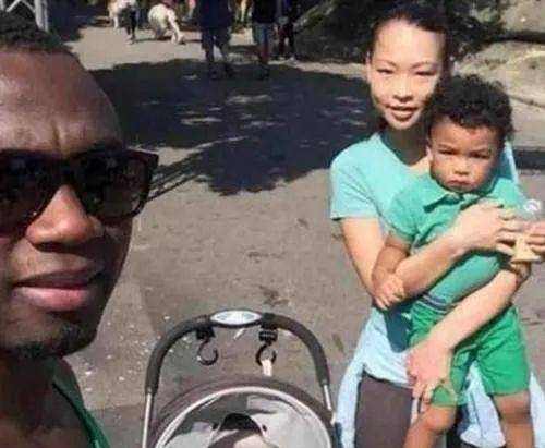 黑人壮汉邂逅美艳少妇视频曝光，激情瞬间引爆全网，网友直呼太刺激