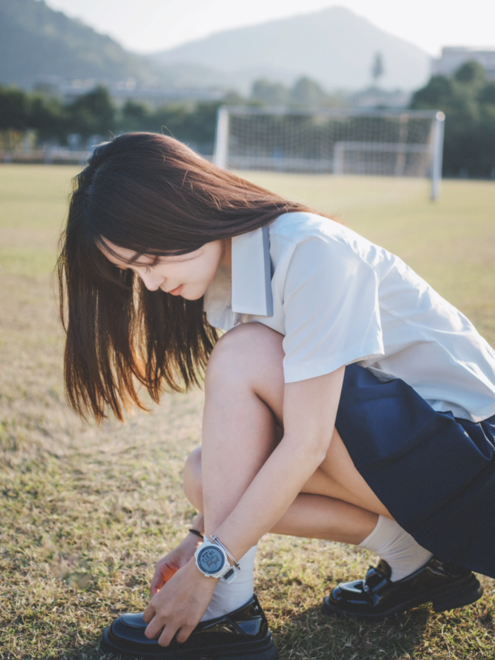 高二女学生脚丫TKVK清新写真，校园风少女足部特写，展现青春活力与自然美感