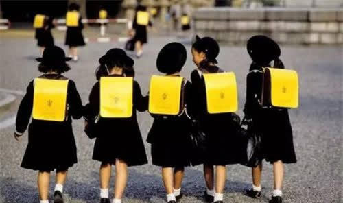 中国少女1级黄色浜引发热议,青春题材争议不断,网友观点两极分化 中国少女1级黄色浜引发热议,青春题材争议不断,网友观点两极分化