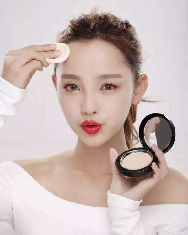 2.美女的bb霜选购指南，打造完美底妆，轻松提升颜值