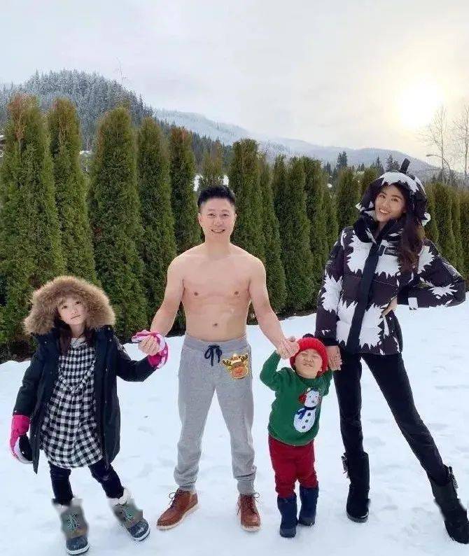 老头老太做爱视频播放时间引热议，网友热议老年性生活，专家呼吁尊重隐私