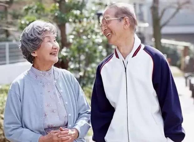 1.老年妇人性爱小说HD的黄昏之恋