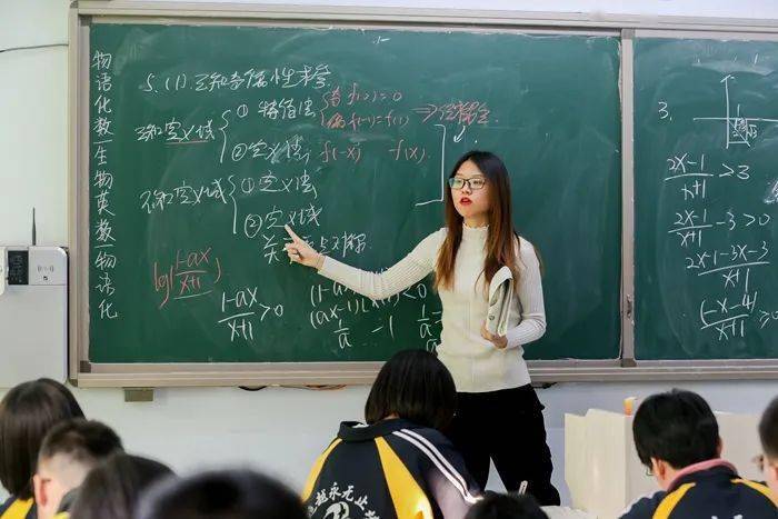 激情五月天av绽放青春梦想，点燃夏日热情，共享音乐盛宴