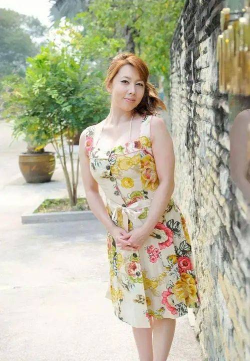 *熟女的自白，岁月沉淀的智慧，优雅绽放的魅力人生*