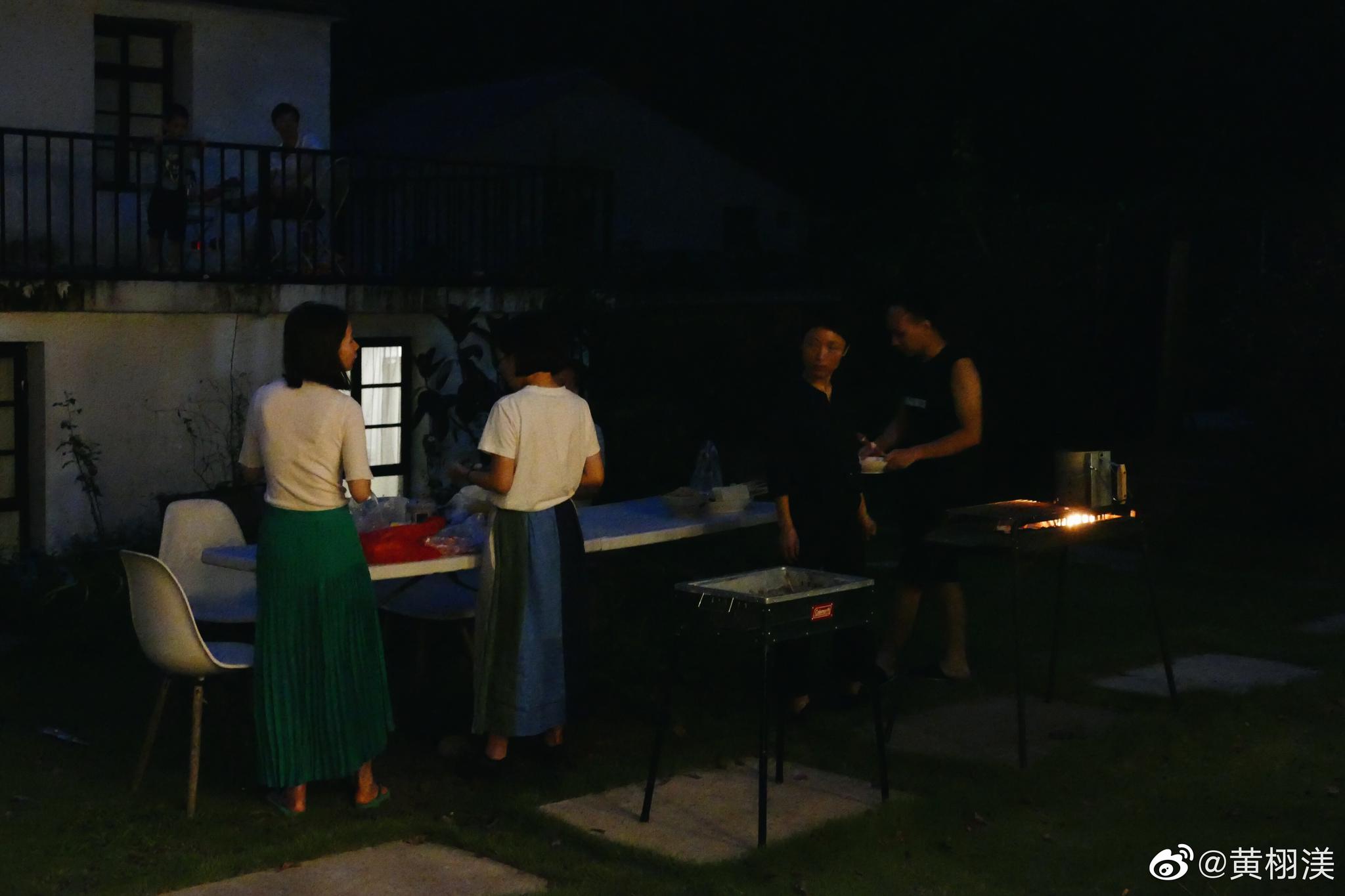 2.特黄毛片，深夜独享，禁忌快感，撩人画面，无法抗拒