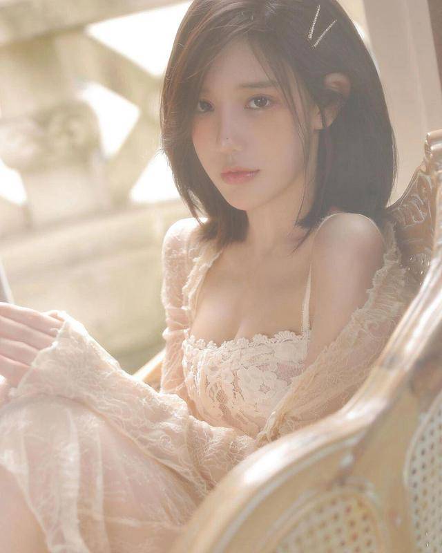 意大利丰满熟妇BBBBBB浜风情写真，优雅魅力尽显，成熟女性独特韵味