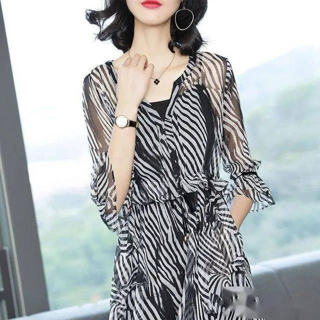 中国熟女bbbbb魅力穿搭与自信生活，展现成熟女性风采，优雅气质引领时尚潮流