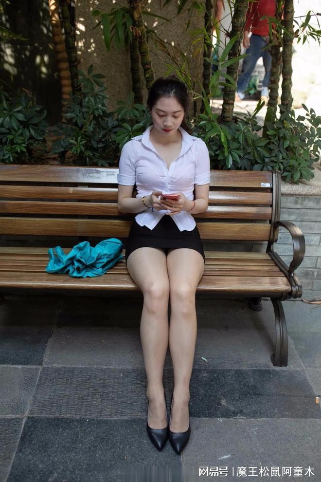 蜜桃熟女AV风情，魅力四射，成熟诱惑让人沉醉