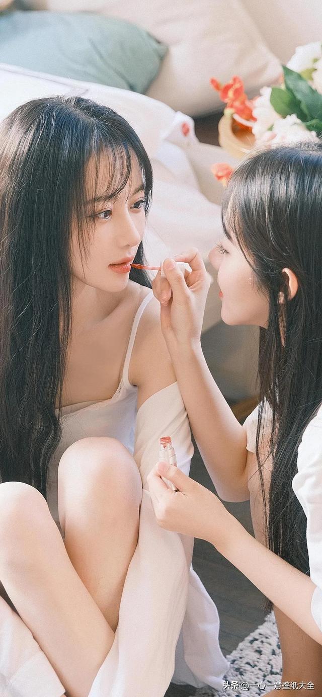 日本大乳巨胸麻豆浜激情演绎，火热身材引爆视觉盛宴，性感诱惑让人心跳加速