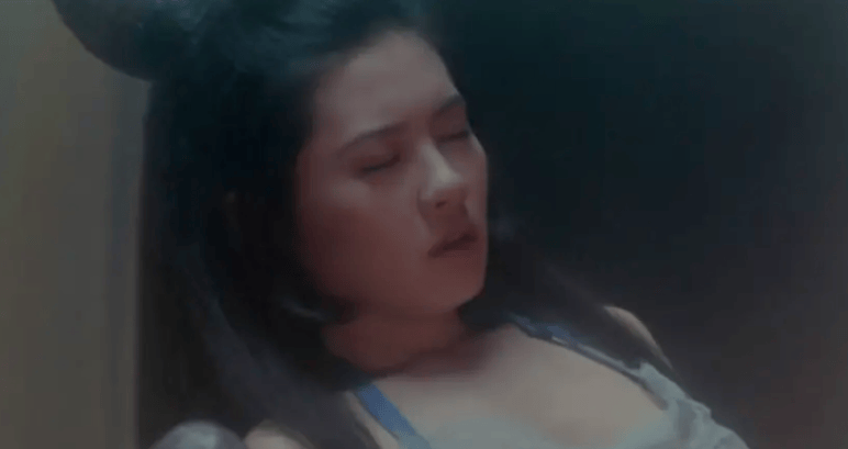 肥婆三级片惊艳全场,搞笑剧情引爆笑点,经典港式幽默再现 肥婆三级片惊艳全场,搞笑剧情引爆笑点,经典港式幽默再现
