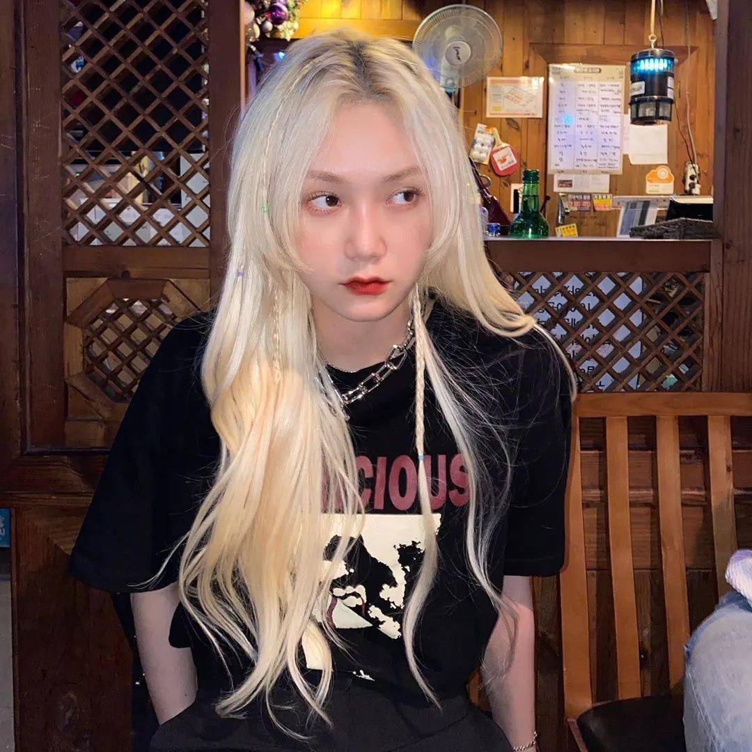 干欧美少女时尚穿搭灵感,甜美与酷感并存,打造独特街头风格 干欧美少女时尚穿搭灵感,甜美与酷感并存,打造独特街头风格