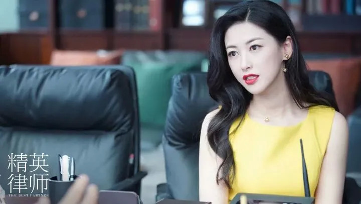 印度丰满熟妇魅力四射，展现成熟女性风采，风情万种令人心动