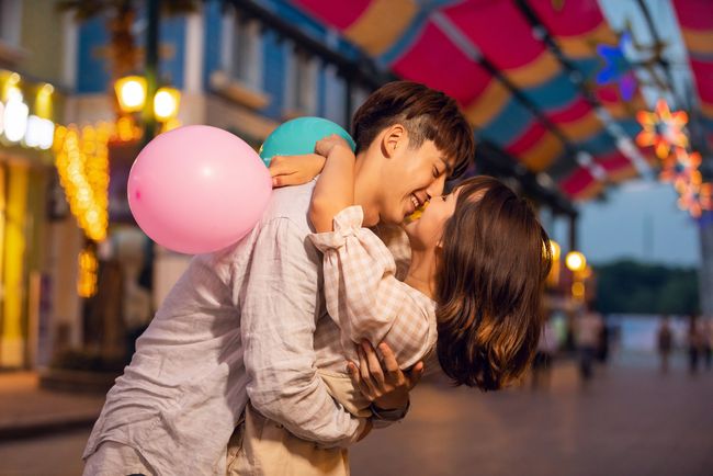 欧美两性关系探讨爱情婚姻与性别的多元视角