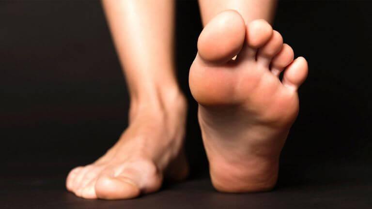 2.嫩脚玉足TK视频VK，足部护理技巧，美足保养秘诀，轻松打造柔嫩双足