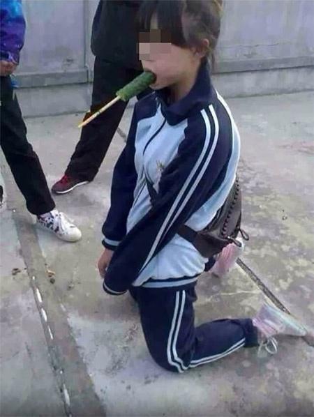 高中女学生裸体免费视频浜引发争议,家长呼吁加强网络监管,保护未成年人隐私安全 高中女学生裸体免费视频浜引发争议,家长呼吁加强网络监管,保护未成年人隐私安全